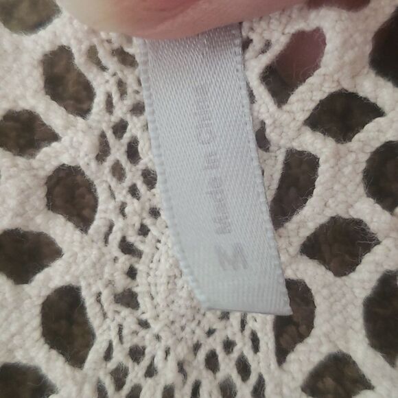 Vanity Floral Top with Lace Insets Sz M - Picture 4 of 8